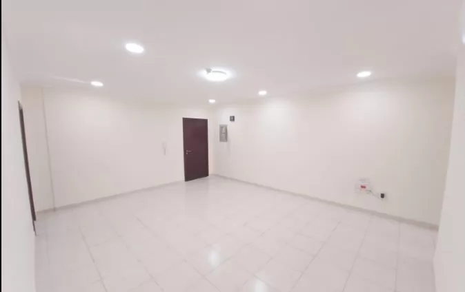 Residential Ready Property 3 Bedrooms U/F Apartment  for rent in Al-Nasr , Doha-Qatar #15556 - 2  image 